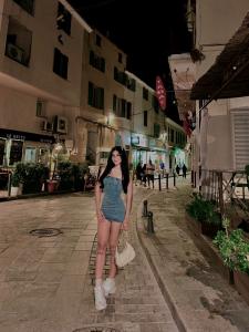 633348484: Chica busca chico en Gerona