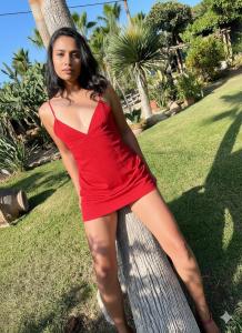 677655812: Chica busca chico en Barcelona