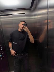 633692098: Chico busca chica en Barcelona