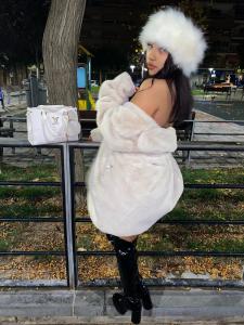 722596020: Chica busca chico en Madrid