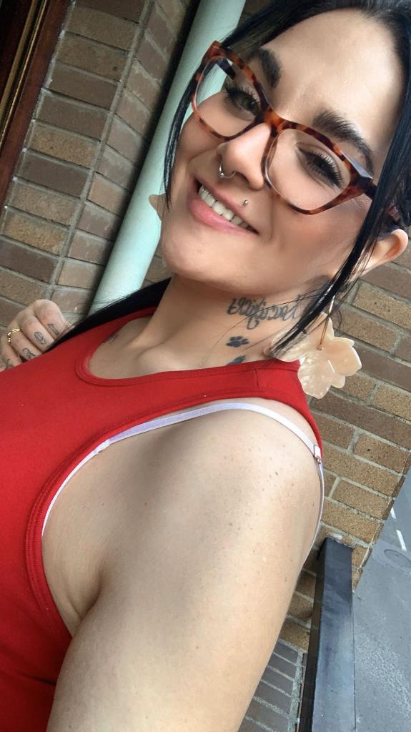 643037564: Chica busca chico en Madrid