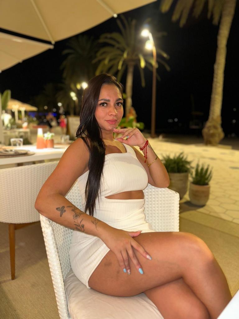 Chica busca chico en Ibiza: 
