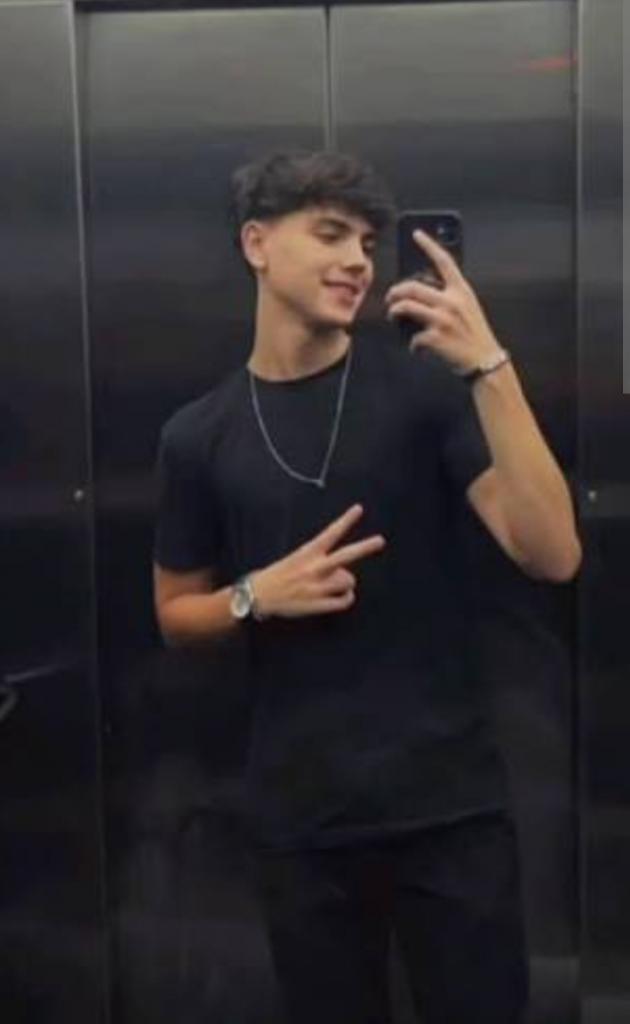 674897420: Chico busca chica en Barcelona