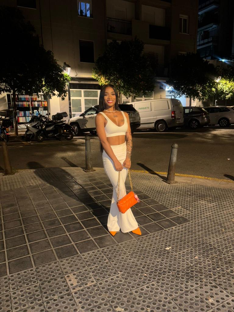 604303687: Chica busca chico en Valencia