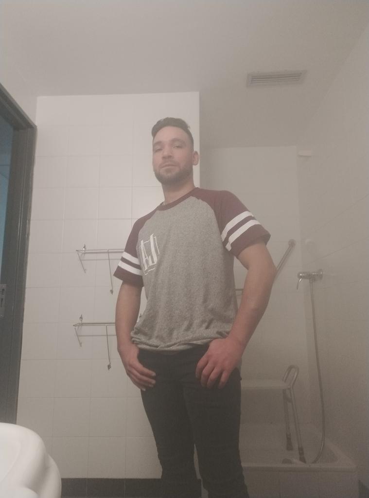 627935668: Chico busca chica en La Coruña