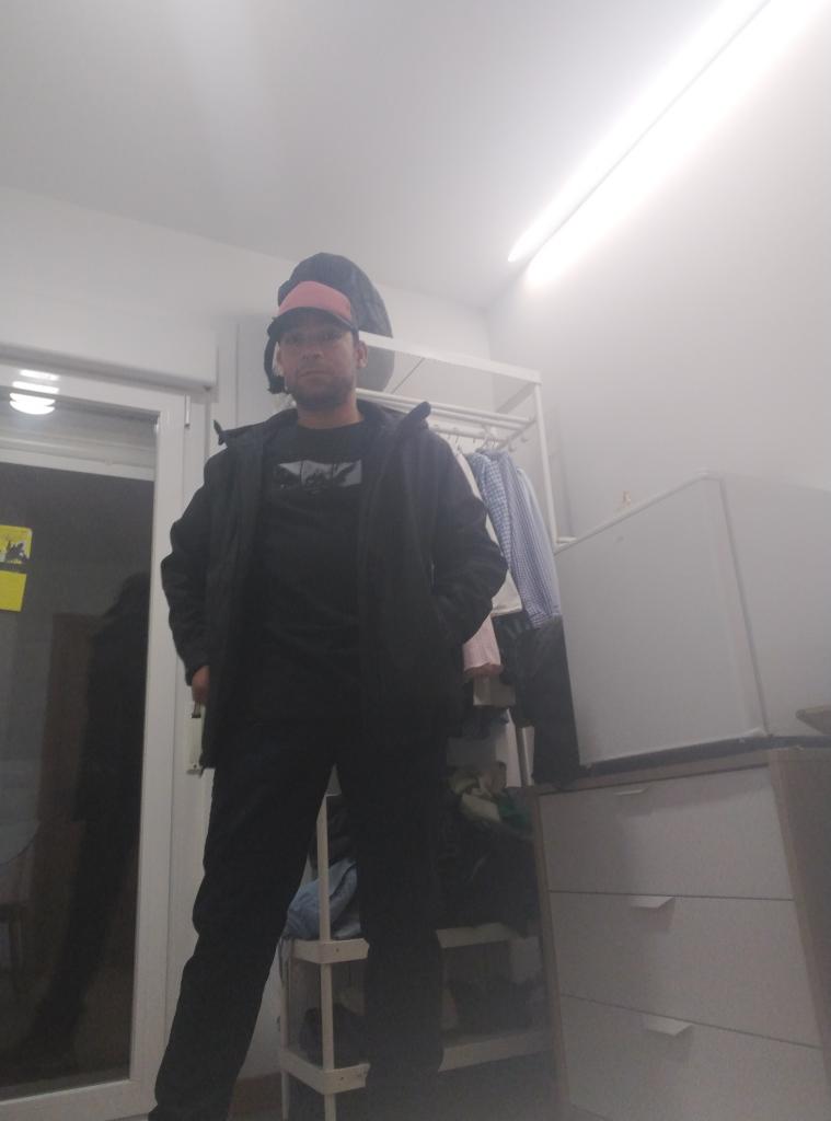 627935668: Chico busca chica en La Coruña