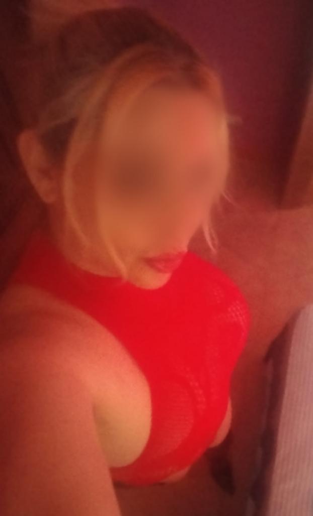 Chica busca chico en La Coruña: Chica busca chico