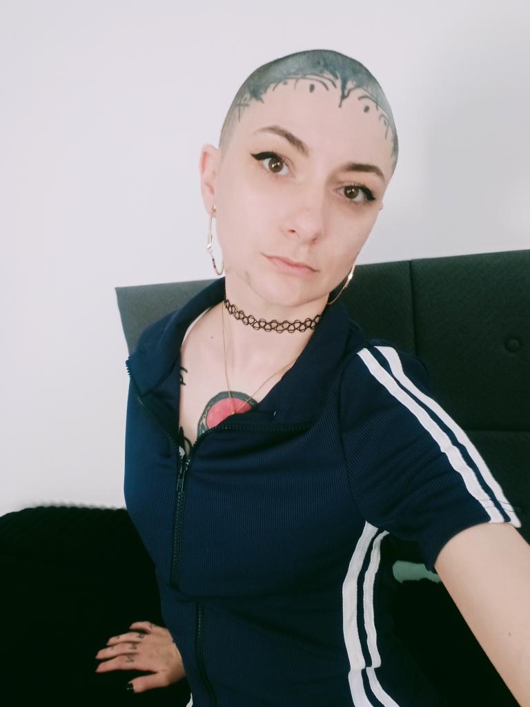 644441551: Chica busca chico en Barcelona