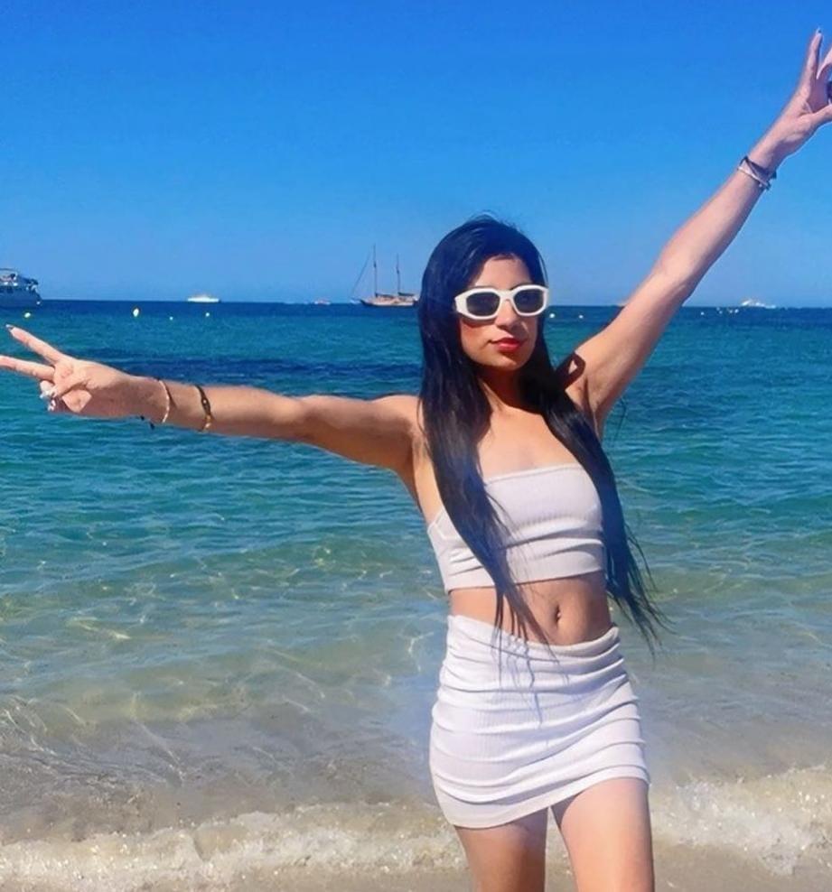 662375513: Chica busca chico en Ibiza