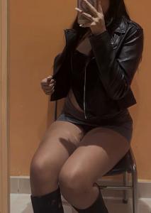 672556090: Chica busca chico en Madrid