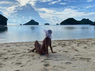 677767403: Chica busca chico en Barcelona