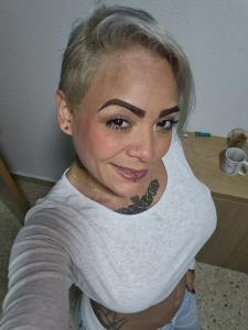 664202830: Chica busca chico en Sevilla