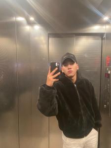 685824940: Chico busca chica en Barcelona