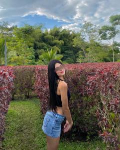 613479866: Chica busca chico en Barcelona