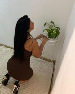 607514896: Chica busca chico en Barcelona