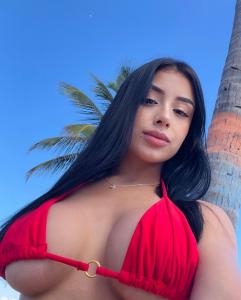 677375078: Chica busca chico en Barcelona