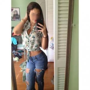 697498811: Chica busca chico en Almería