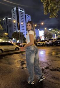 613965309: Chica busca chico en La Coruña