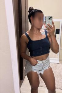 687054824: Chica busca chico en Madrid