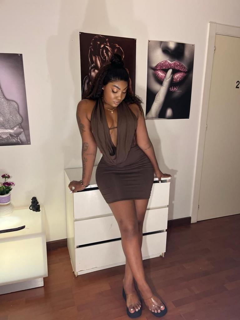 Chica busca chico en Ibiza: Chica busca chico