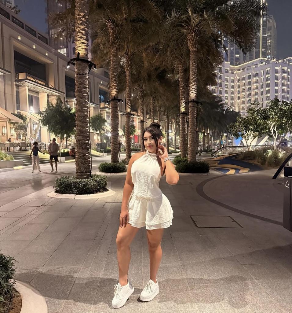 643745367: Chica busca chico en Sevilla