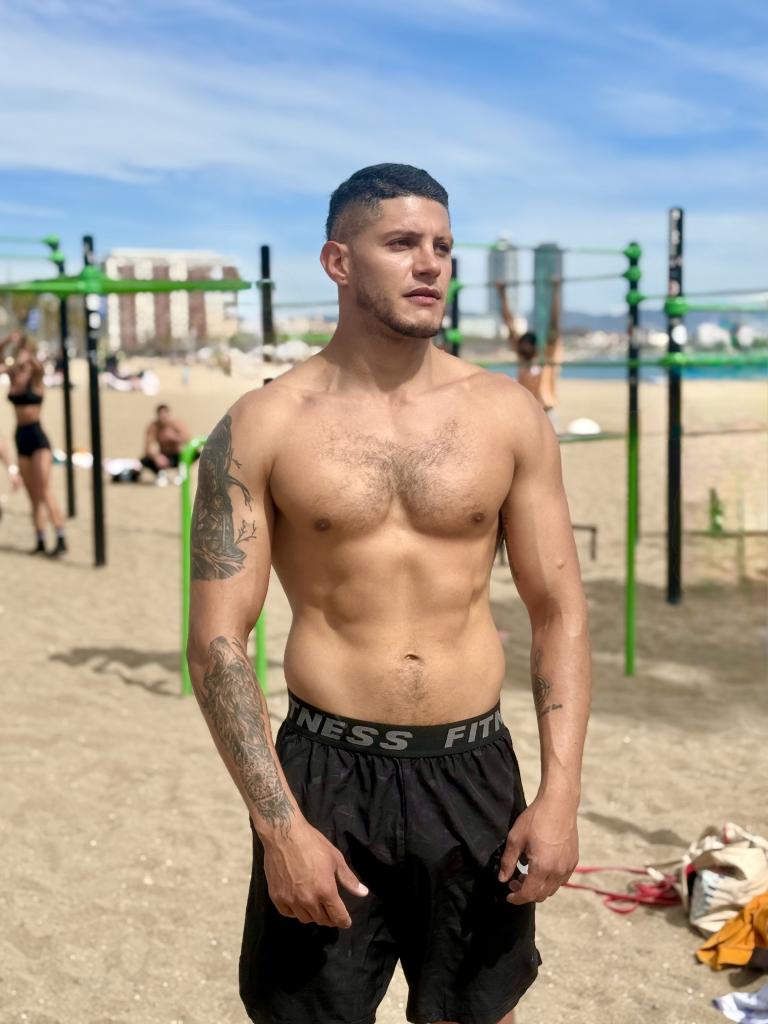 627730526: Chico busca chica en Barcelona