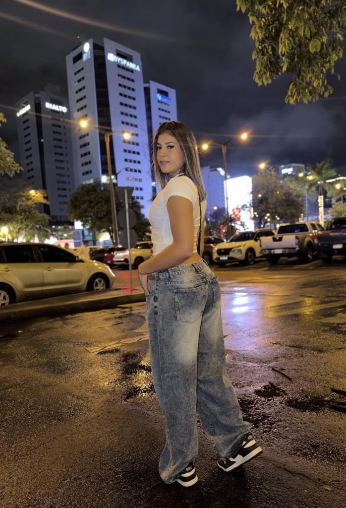 613965309: Chica busca chico en La Coruña