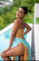 677767403: Chica busca chico en Barcelona