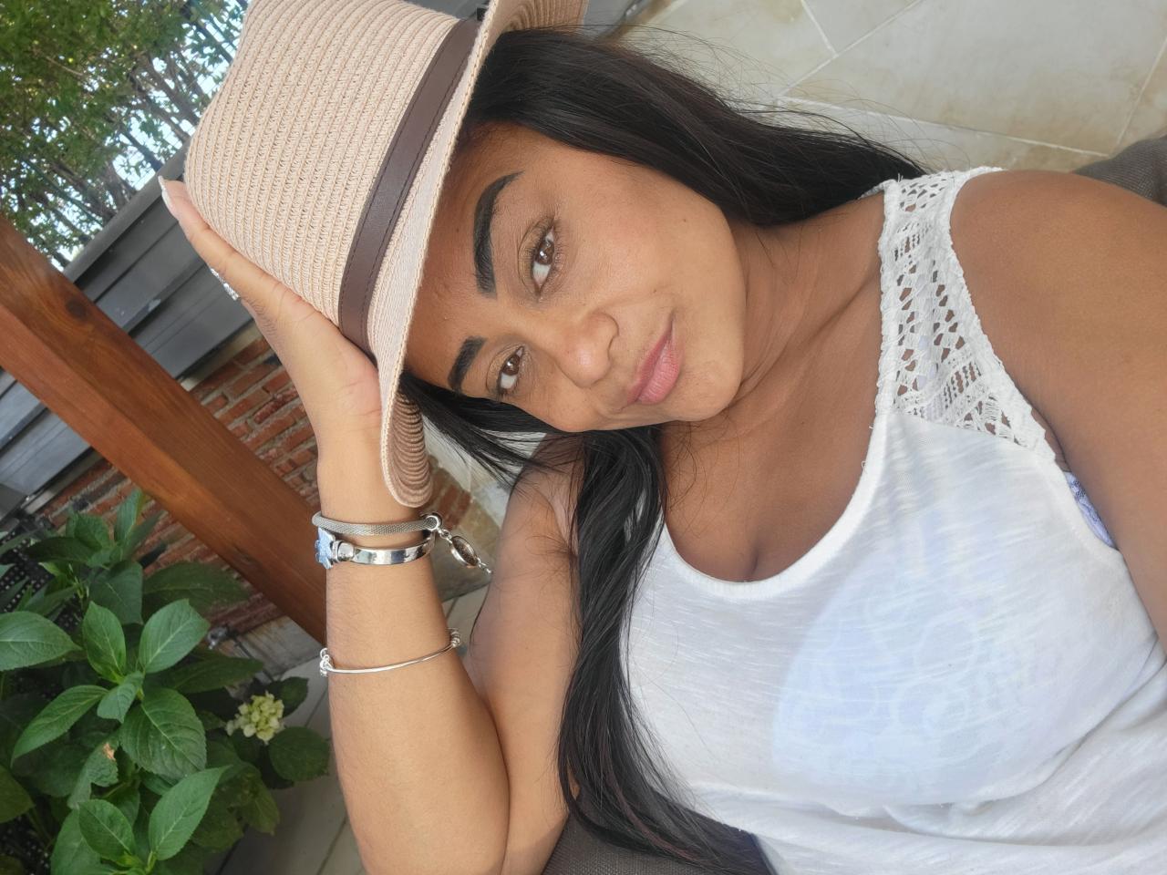 643074430: Chica busca chico en Cantabria