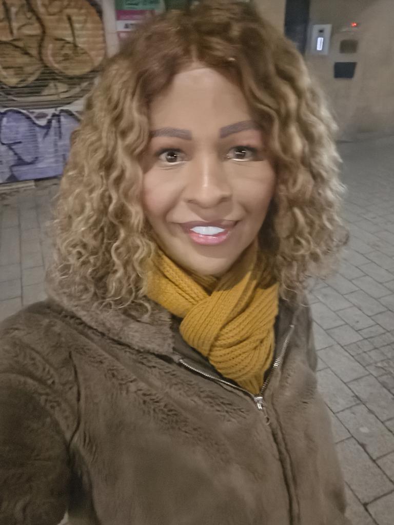 647111308: Travesti en Albacete