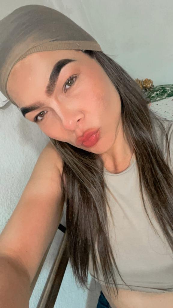 643448712: Chica busca chico en Barcelona