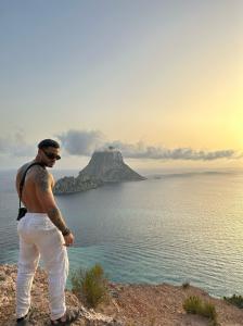 Chico busca chica en Mallorca: 