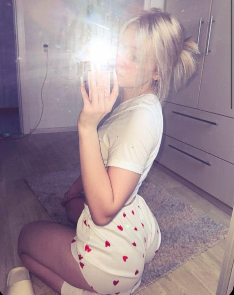 663988007: Chica busca chico en Málaga