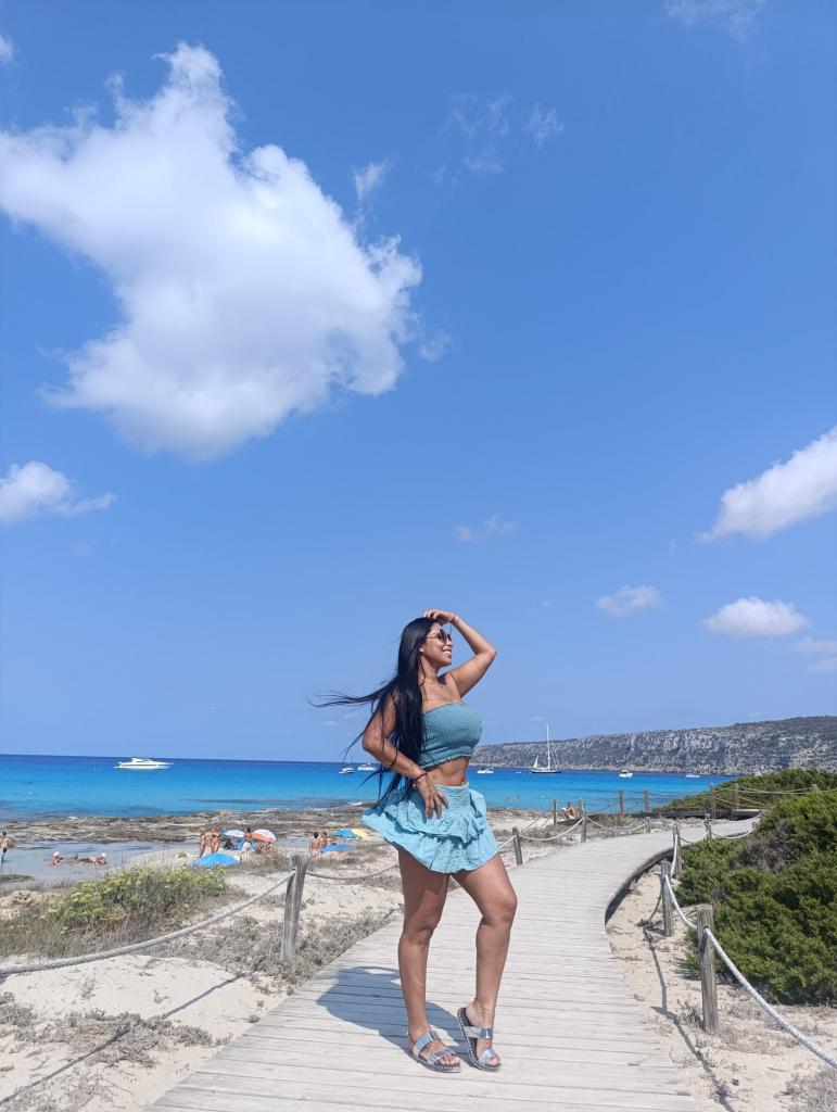 Chica busca chico en Ibiza: 
