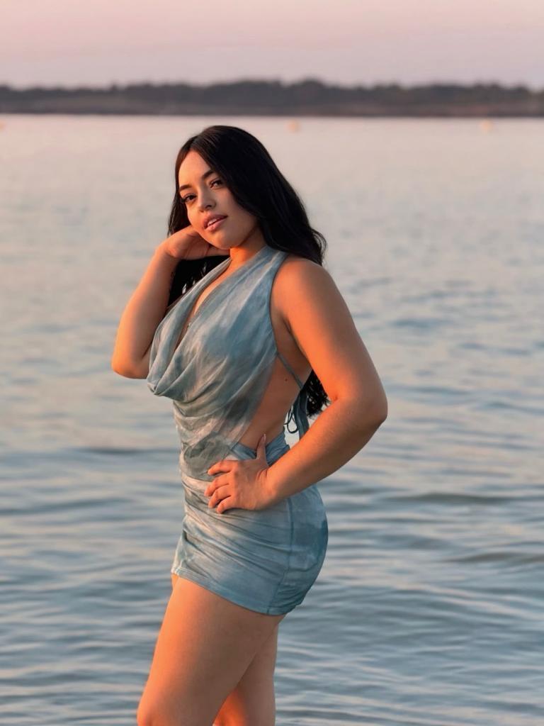 Chica busca chico en Ibiza: 