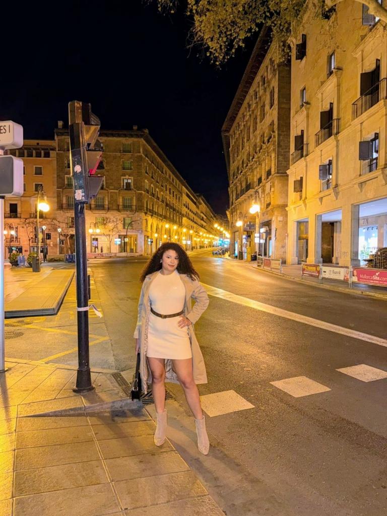 Chica busca chico en Ibiza: Chica busca chico