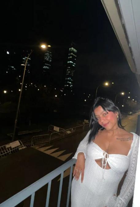 647781560: Chica busca chico en Barcelona