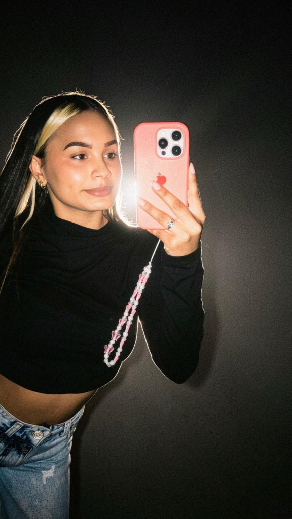 697368248: Chica busca chico en Lérida