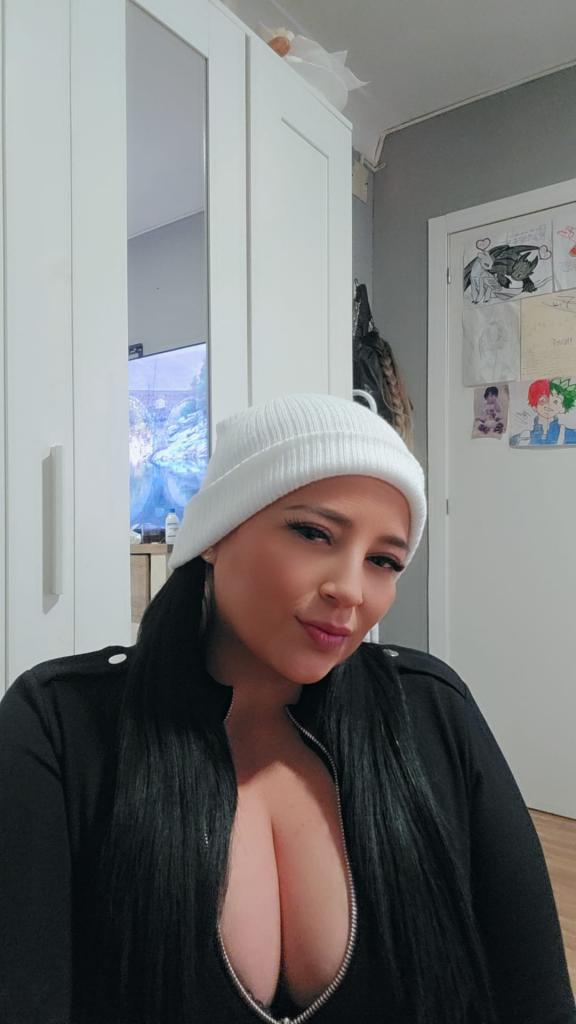 613888138: Chica busca chico en Lérida