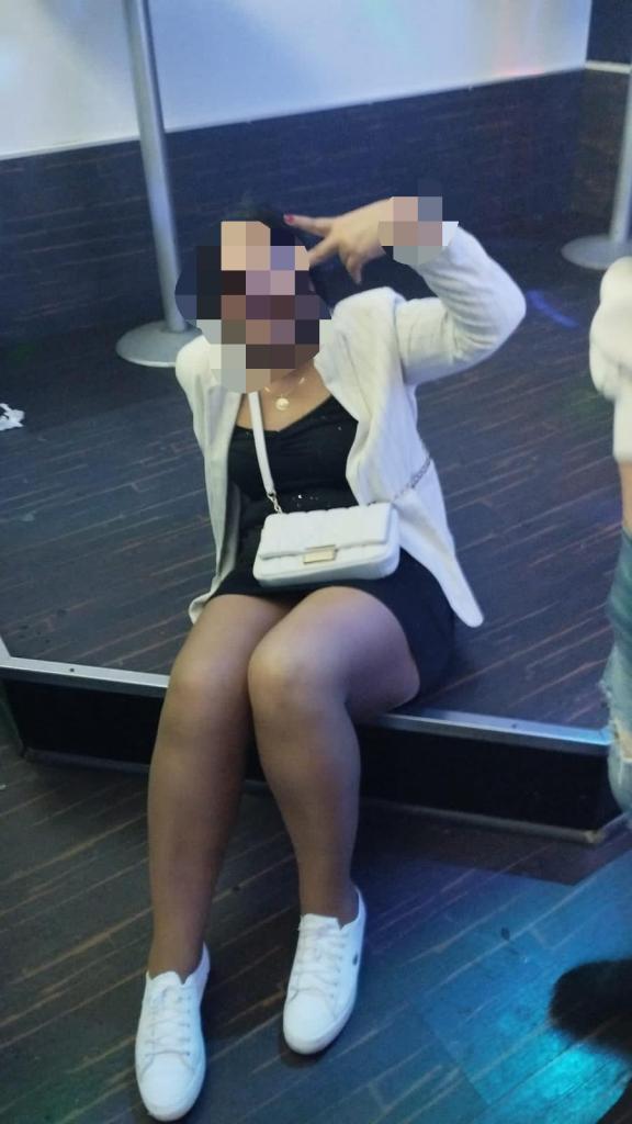 644932483: Chica busca chico en Pontevedra