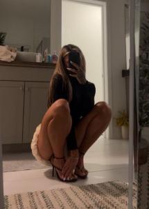654763957: Chica busca chico en Málaga