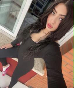 607479662: Chica busca chico en Barcelona