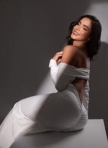 677493689: Chica busca chico en Ibiza