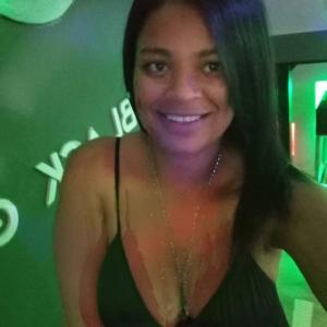 613758855: Chica busca chico en La Coruña