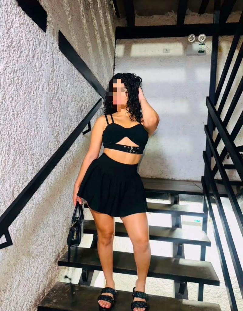 633376408: Chica busca chico en Tenerife