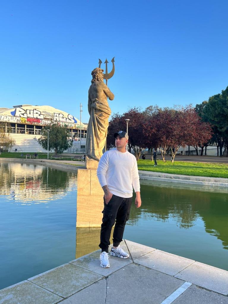 Chico busca chica en Barcelona: 