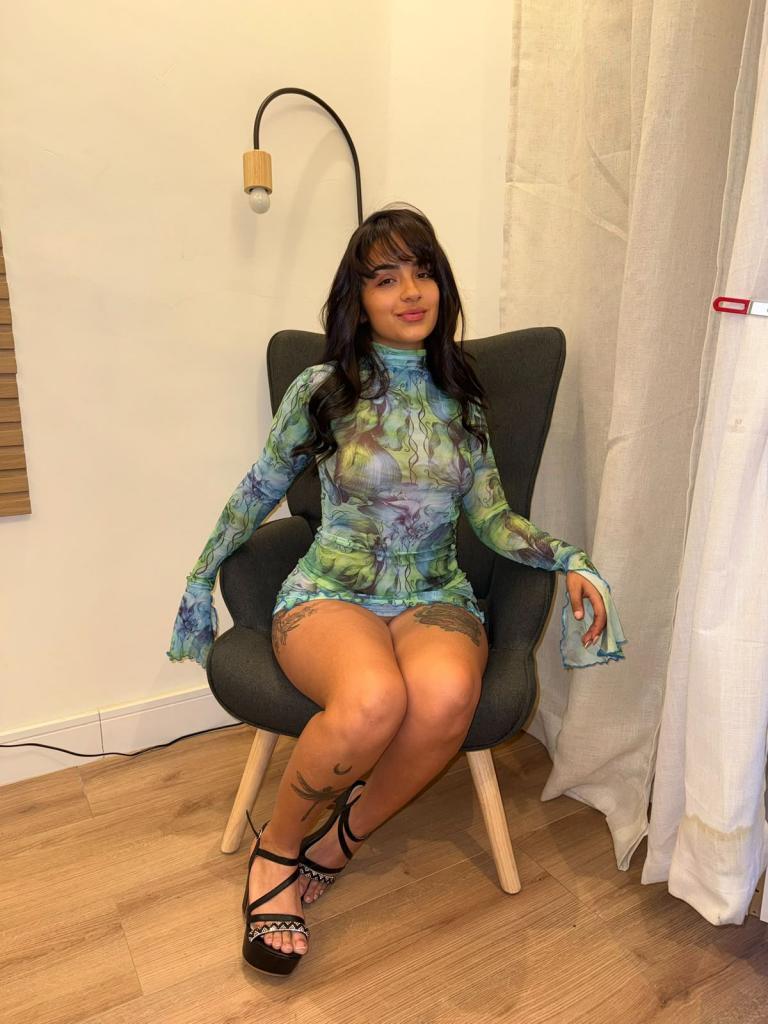 695882206: Chica busca chico en Madrid
