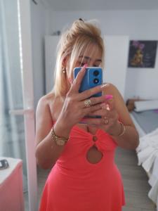 Chica busca chico en Ibiza: 