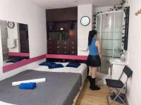 672699129: Chica busca chico en Barcelona