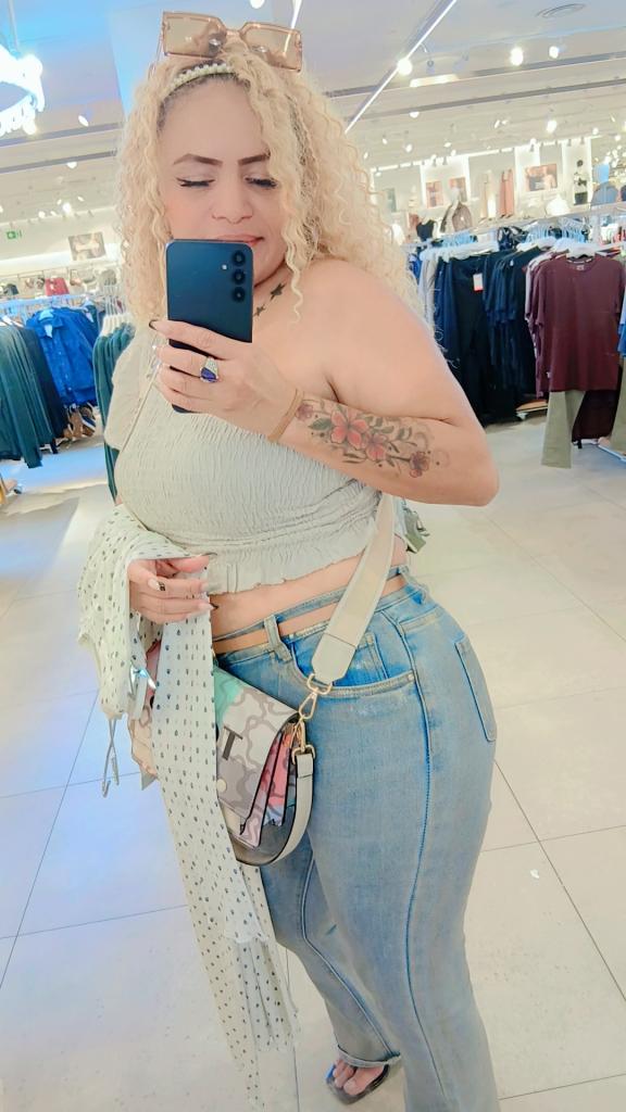 614938384: Chica busca chico en Sevilla